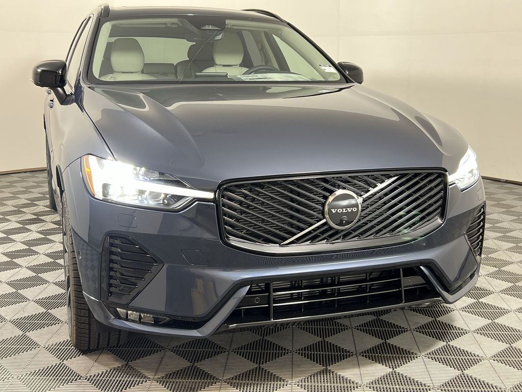 2026 Volvo XC60 B5 photo 3
