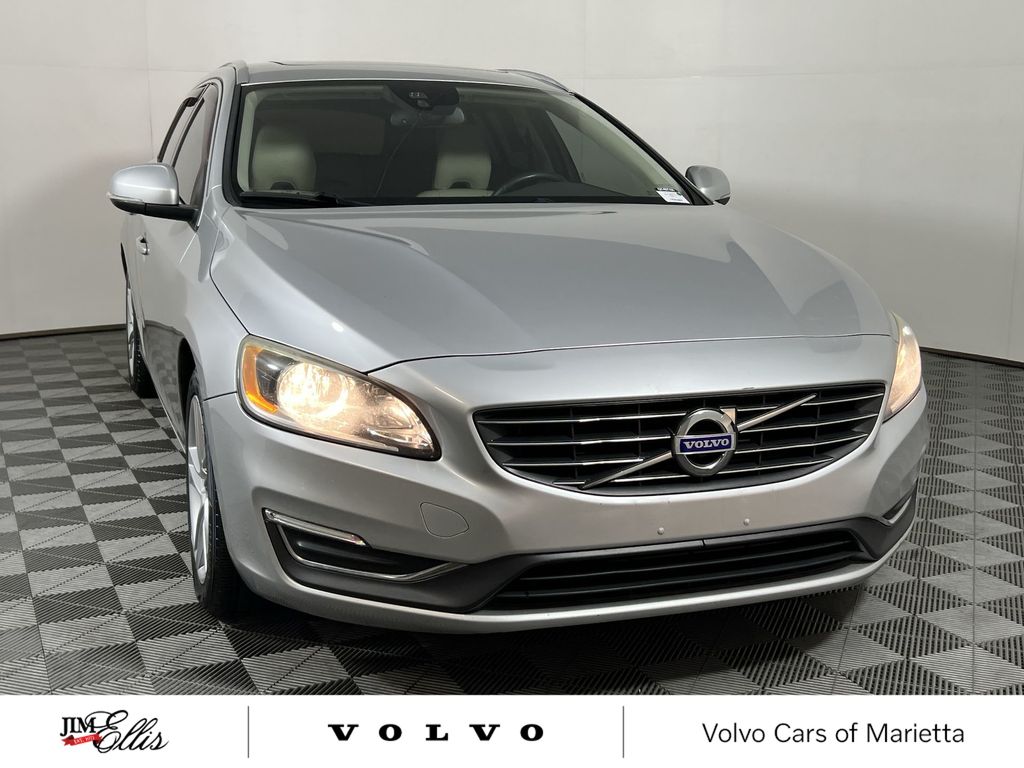 2015 Volvo V60 T5 Drive-E Platinum photo 3