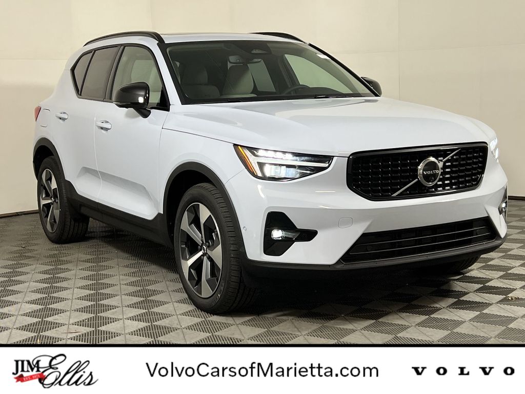 2026 Volvo XC40 Plus's photo