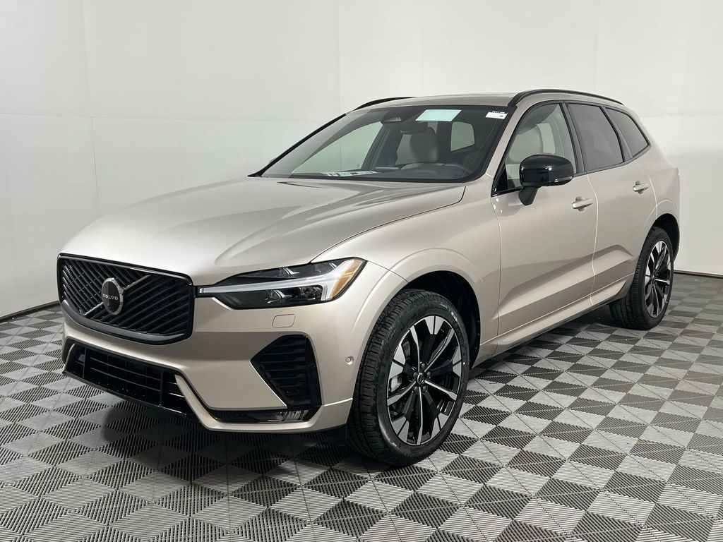 2026 Volvo XC60 B5 Plus photo 3
