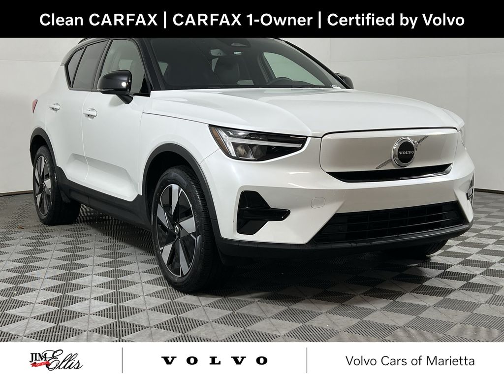 2024 Volvo XC40 Core's photo