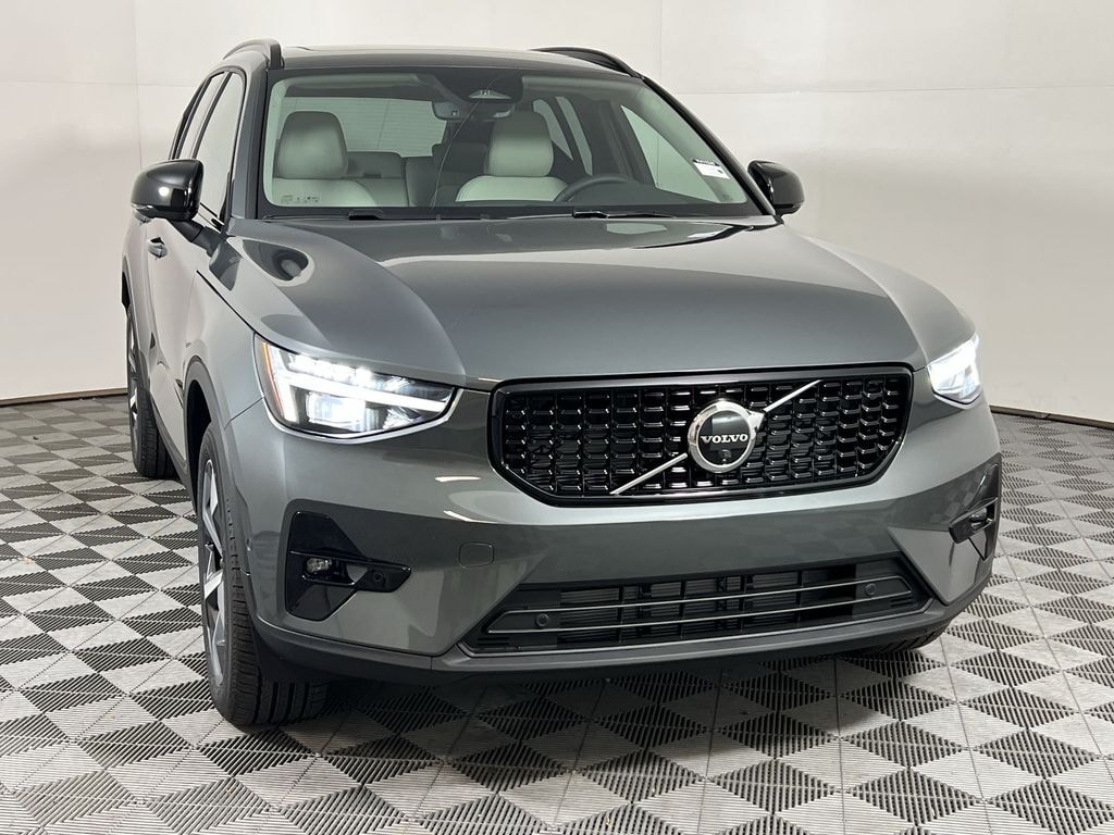 New 2026 Volvo XC40 B5 Plus SUV