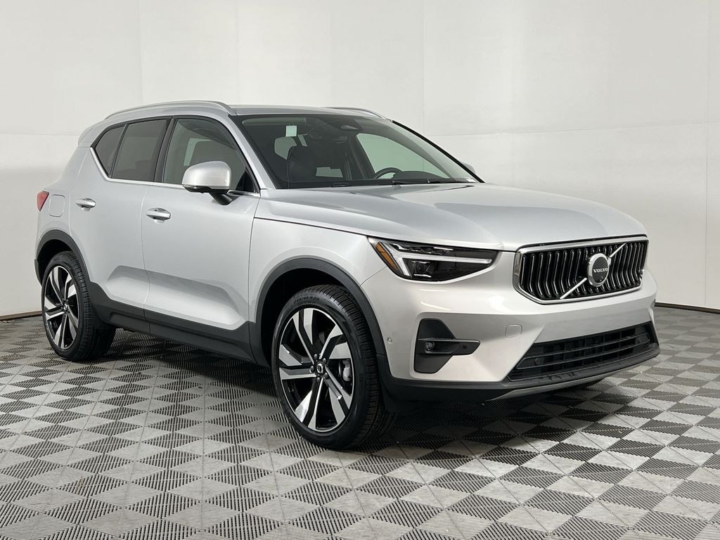 Certified 2025 Volvo XC40 B5 Ultra Bright Theme SUV