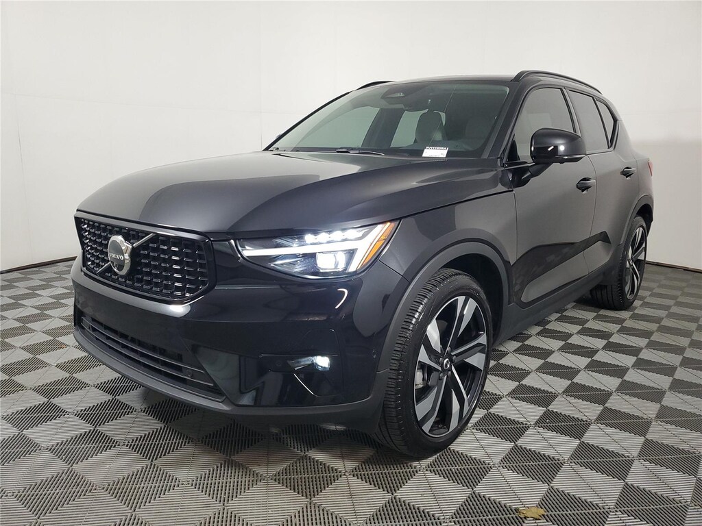 Used 2025 Volvo XC40 B5 Ultra Dark Theme SUV