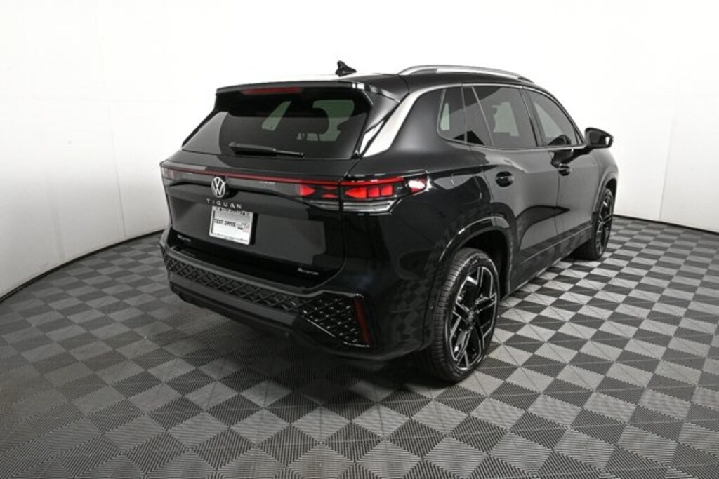 New 2026 Volkswagen Tiguan 2.0T SEL R-Line Turbo SUV