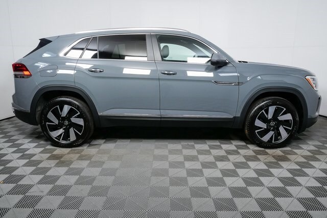 2025 Volkswagen Atlas Cross Sport SEL photo 2