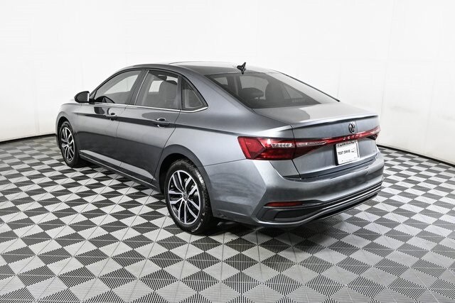 2025 Volkswagen Jetta 1.5T SE photo 4