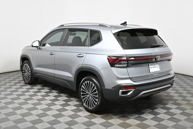 2025 Volkswagen Taos SE photo 4