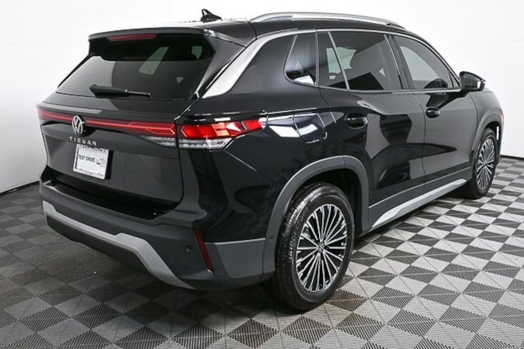 New 2025 Volkswagen Tiguan 2.0T S SUV