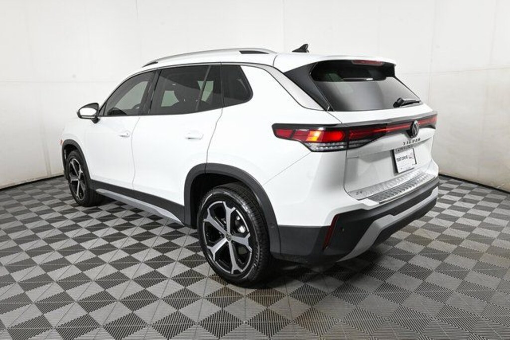 New 2025 Volkswagen Tiguan 2.0T SE SUV