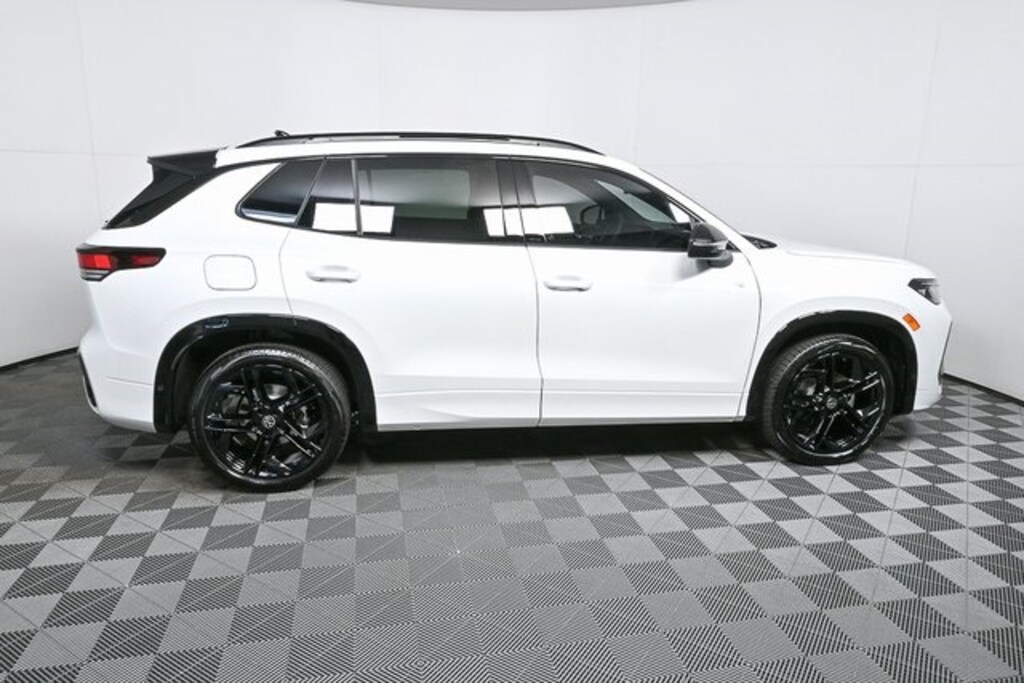 New 2026 Volkswagen Tiguan 2.0T SE SUV