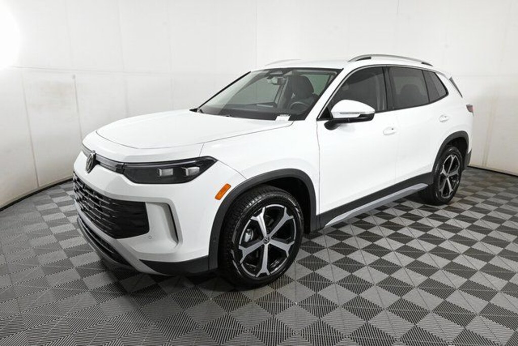 New 2025 Volkswagen Tiguan 2.0T SE SUV