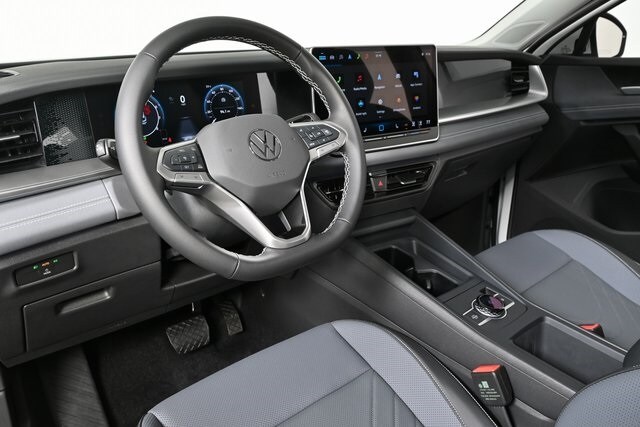 2025 Volkswagen Tiguan SE photo 3