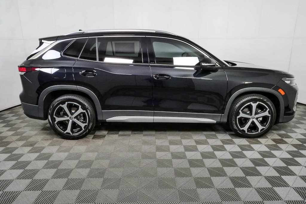 New 2026 Volkswagen Tiguan 2.0T SE SUV
