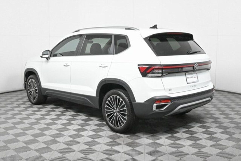 New 2025 Volkswagen Taos 1.5T SE SUV