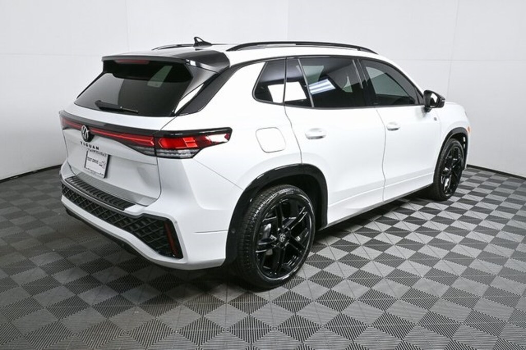 New 2026 Volkswagen Tiguan 2.0T SE SUV