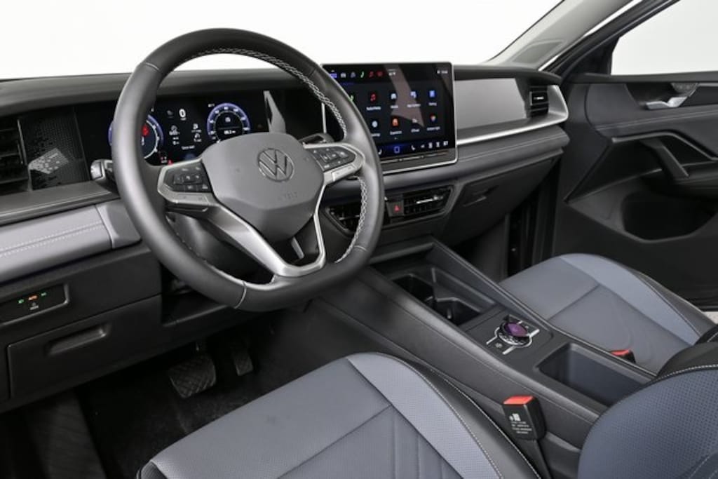 New 2026 Volkswagen Tiguan 2.0T SE AWD w/Panoramic Sunroof SUV