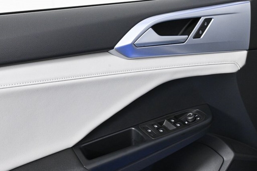 New 2025 Volkswagen Taos 1.5T SE SUV