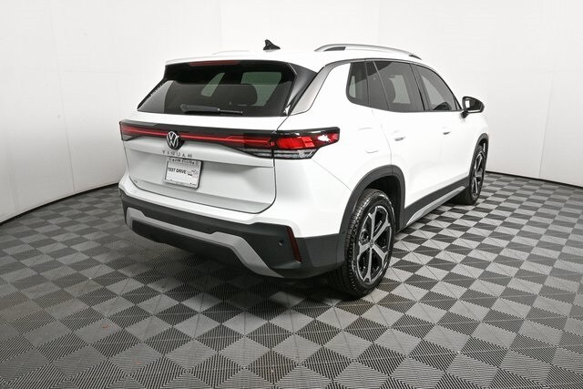 2025 Volkswagen Tiguan SE photo 2