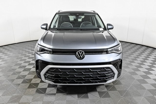 2025 Volkswagen Taos SE photo 2