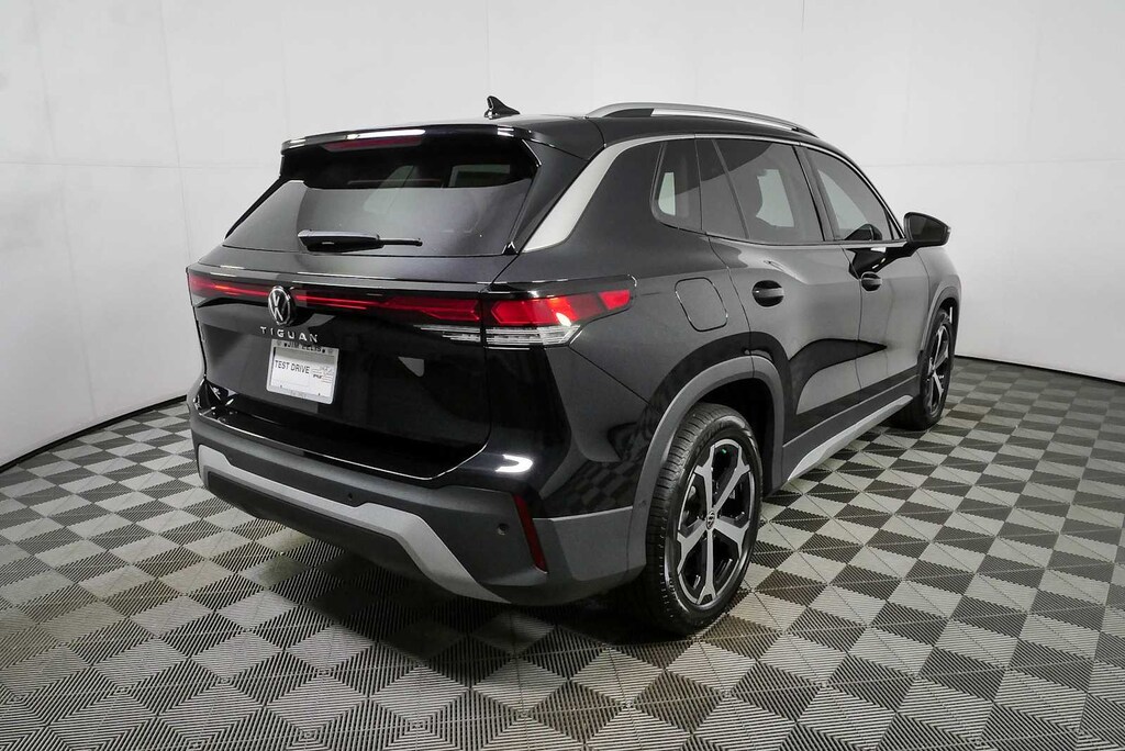 New 2026 Volkswagen Tiguan 2.0T SE SUV