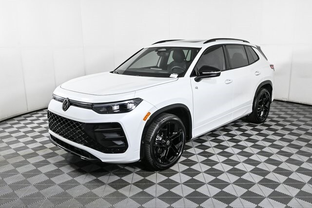 2025 Volkswagen Tiguan SE R-Line Black photo 2