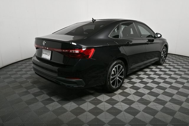 2025 Volkswagen Jetta 1.5T Sport photo 3