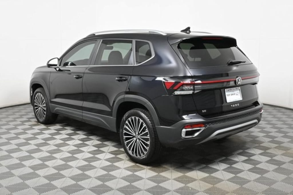 New 2025 Volkswagen Taos 1.5T SE SUV