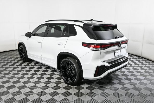 2025 Volkswagen Tiguan SE R-Line Black photo 4