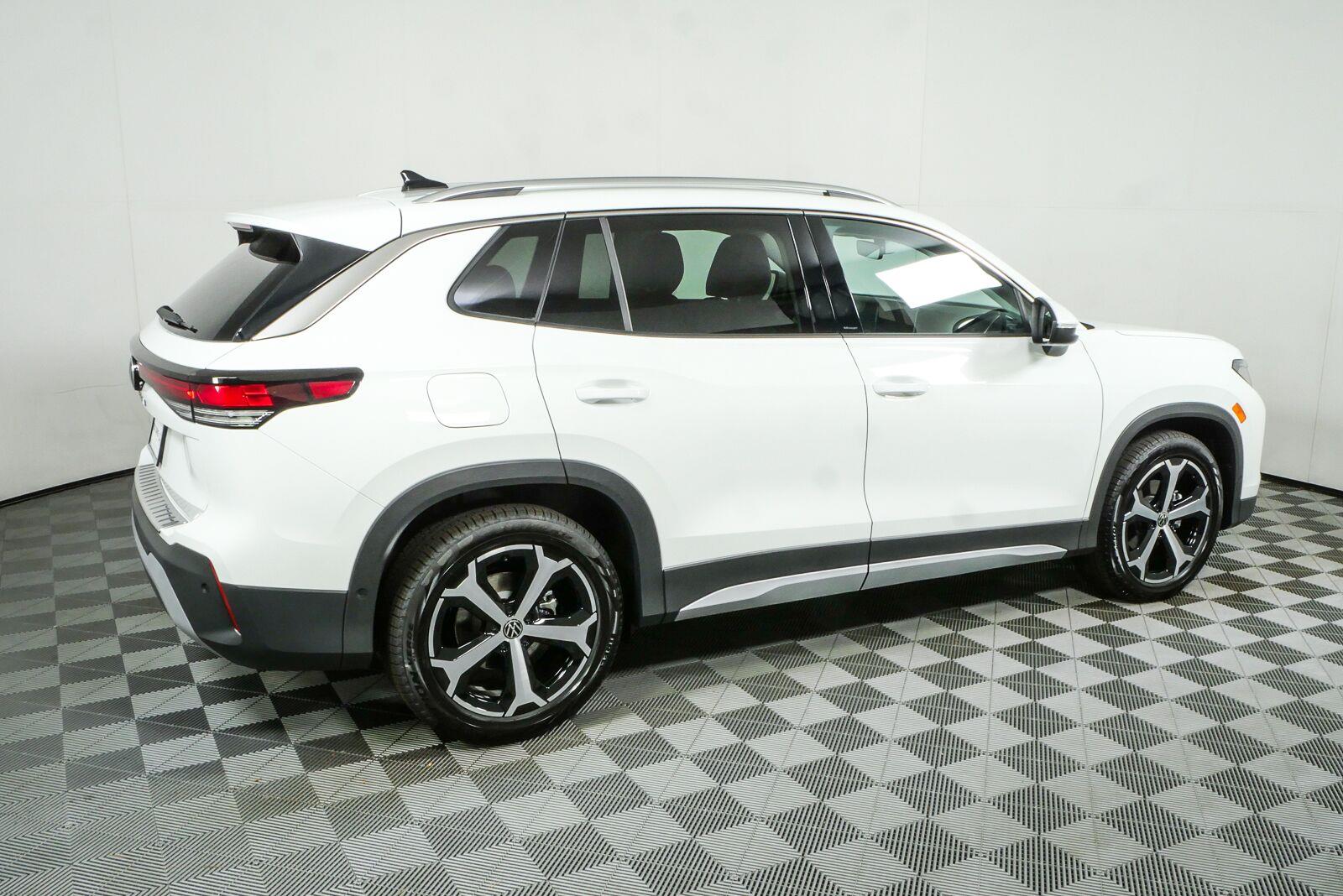 New 2026 Volkswagen Tiguan SE SUV