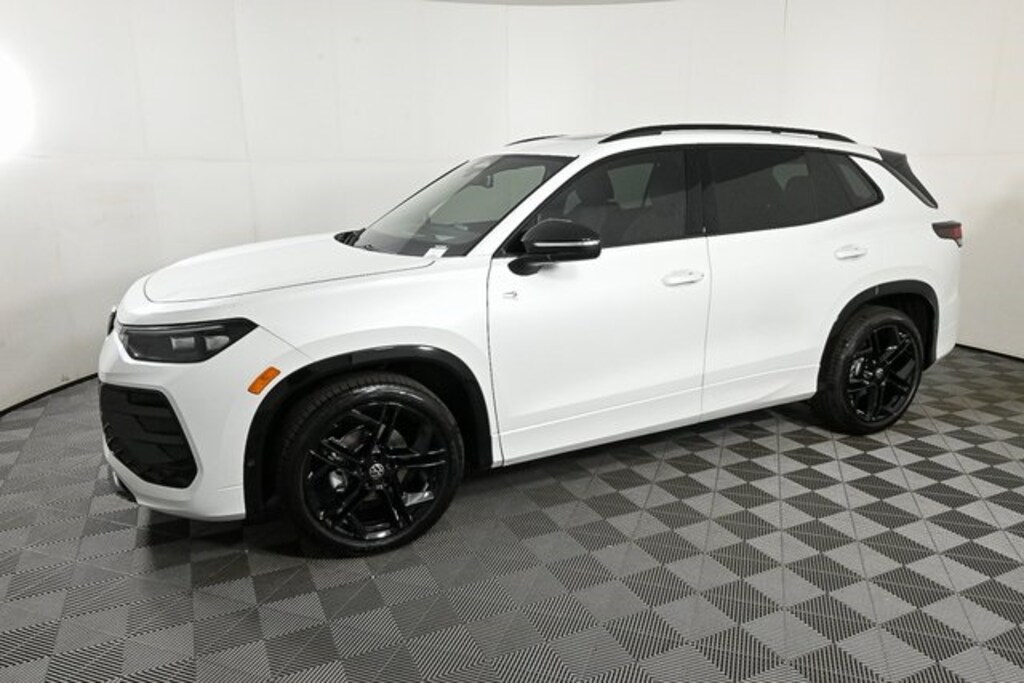 New 2026 Volkswagen Tiguan 2.0T SE SUV