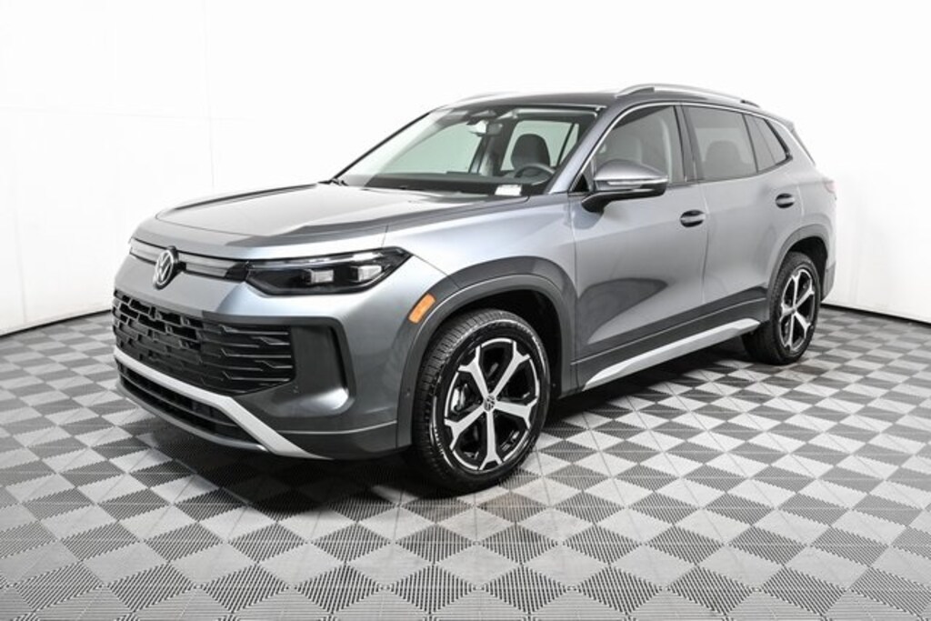 New 2025 Volkswagen Tiguan 2.0T SE SUV