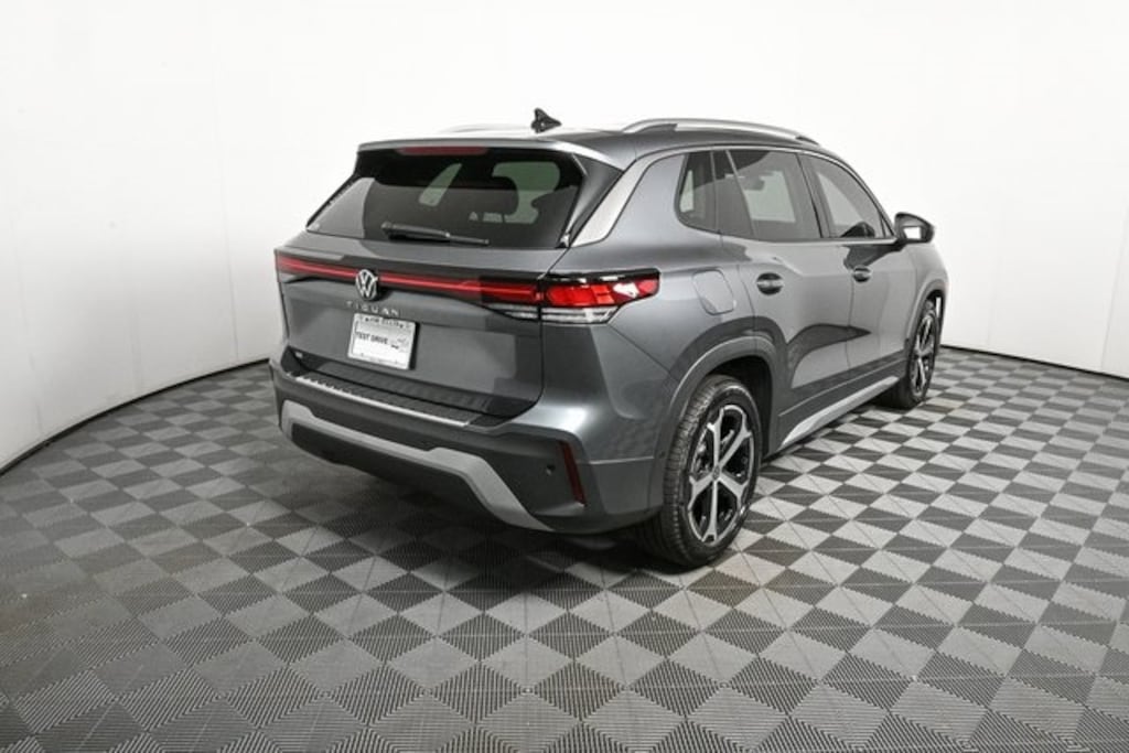 New 2025 Volkswagen Tiguan 2.0T SE SUV