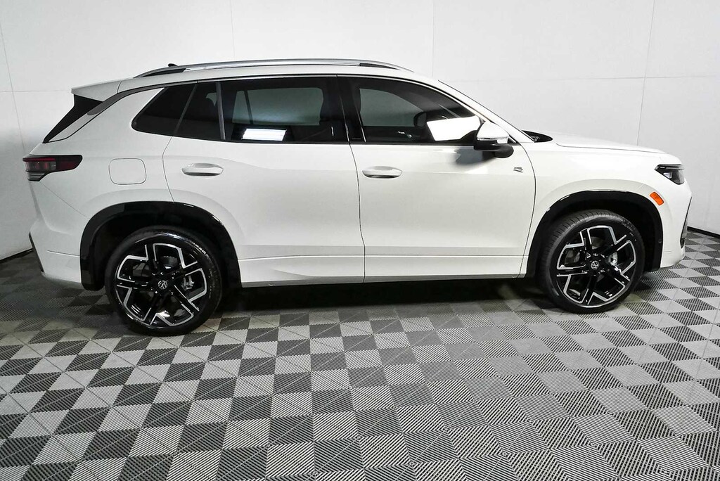New 2026 Volkswagen Tiguan SEL R-Line Turbo SUV