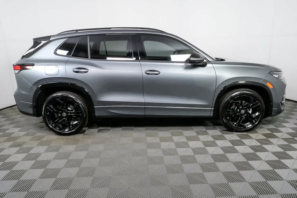 New 2026 Volkswagen Tiguan 2.0T SE R-Line Black SUV