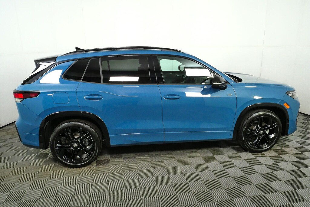 New 2026 Volkswagen Tiguan SE R-Line Black SUV