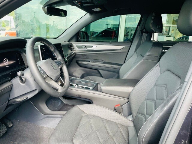 2025 Volkswagen Atlas Cross Sport SE photo 3