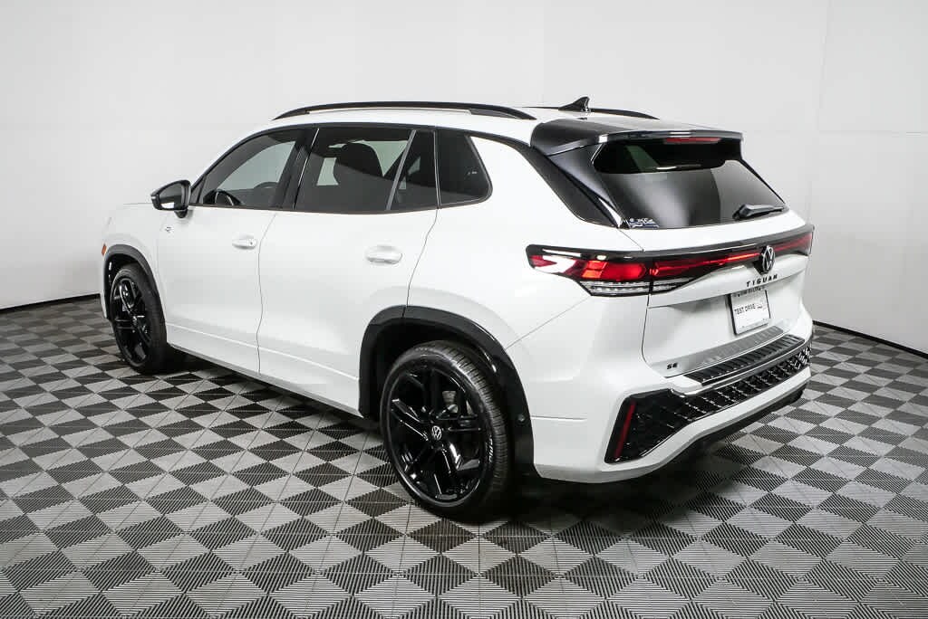 New 2026 Volkswagen Tiguan 2.0T SE R-Line Black SUV