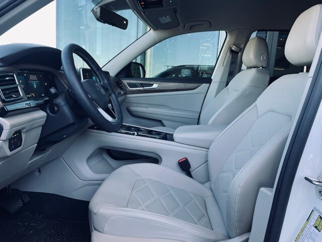 2024 Volkswagen Atlas SE Technology photo 3