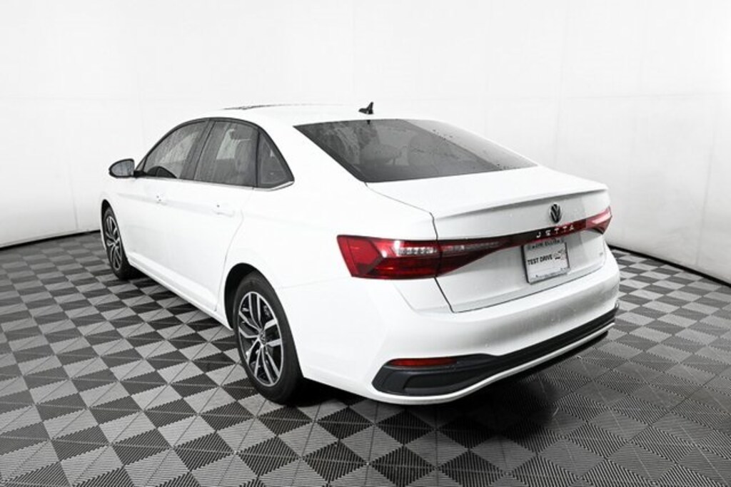 New 2025 Volkswagen Jetta 1.5T SE Sedan