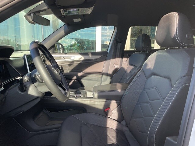 2025 Volkswagen Atlas Cross Sport SE photo 3