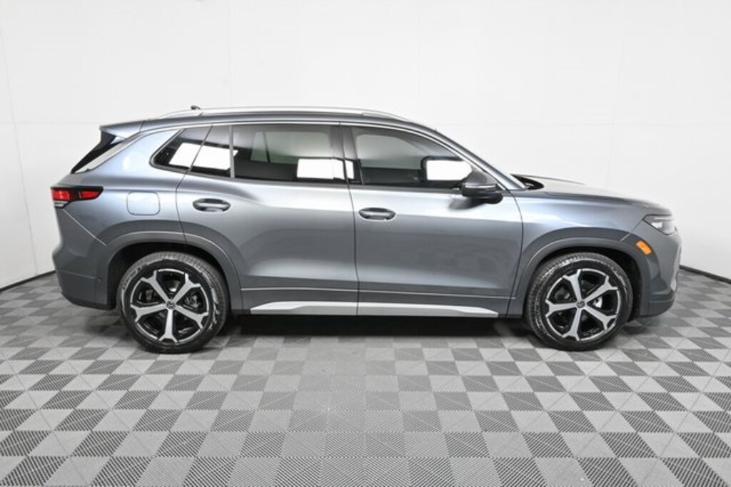 New 2026 Volkswagen Tiguan 2.0T SE SUV