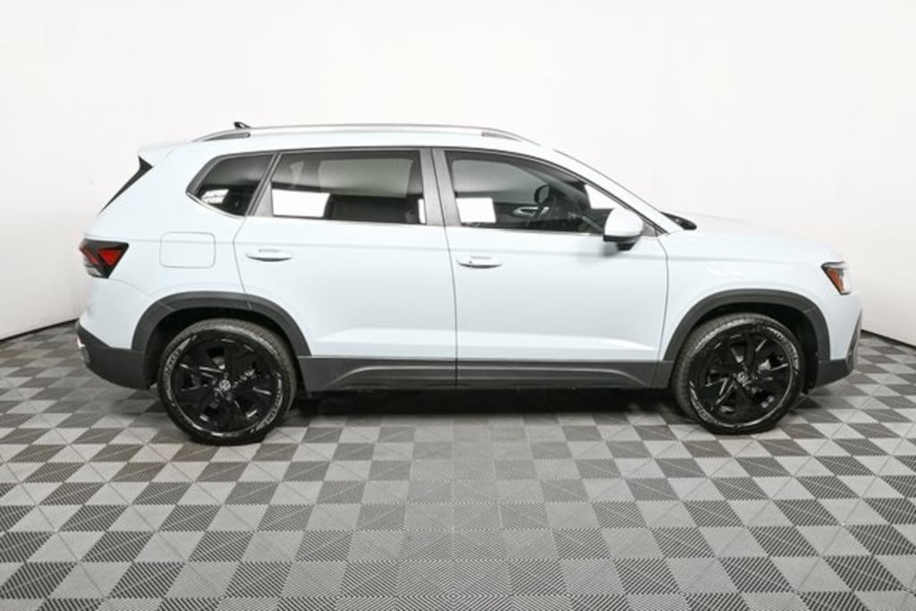 New 2025 Volkswagen Taos 1.5T SE SUV