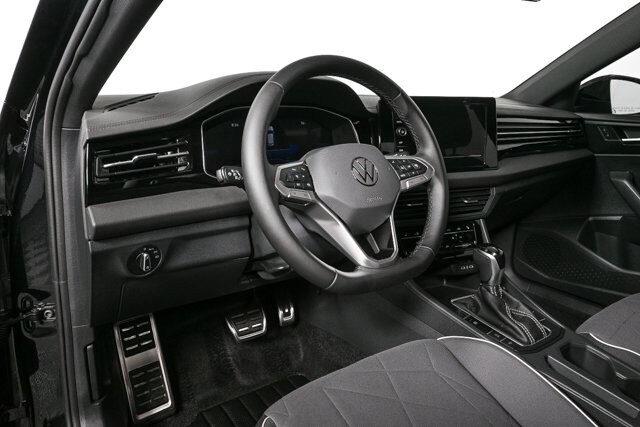 2025 Volkswagen Jetta 1.5T Sport photo 4