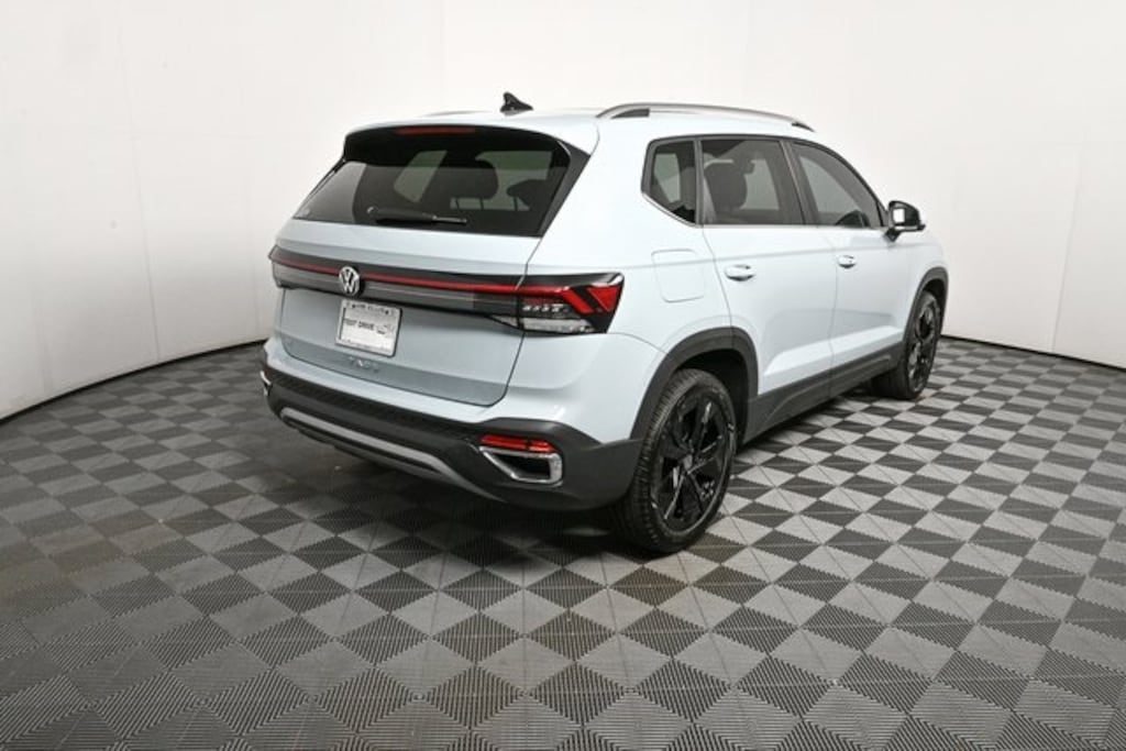 New 2025 Volkswagen Taos 1.5T SE SUV