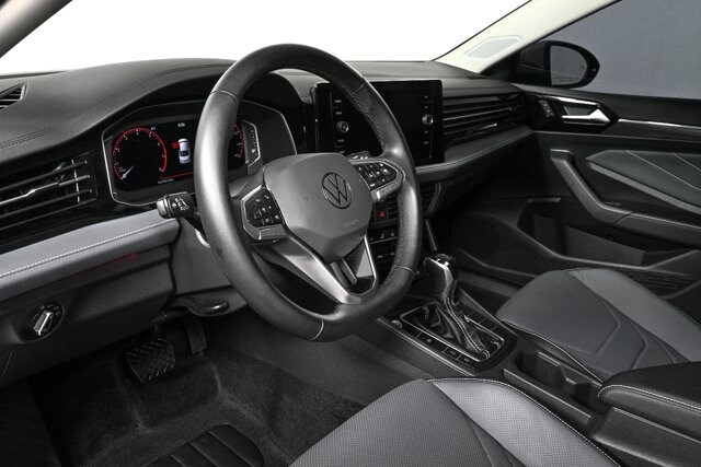 2025 Volkswagen Jetta 1.5T SEL photo 2