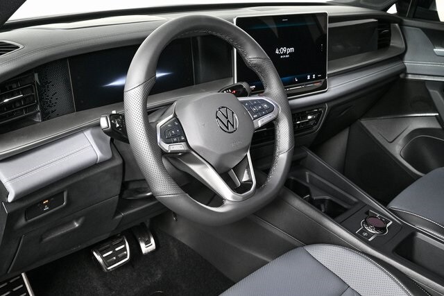 2025 Volkswagen Tiguan SE R-Line Black photo 3