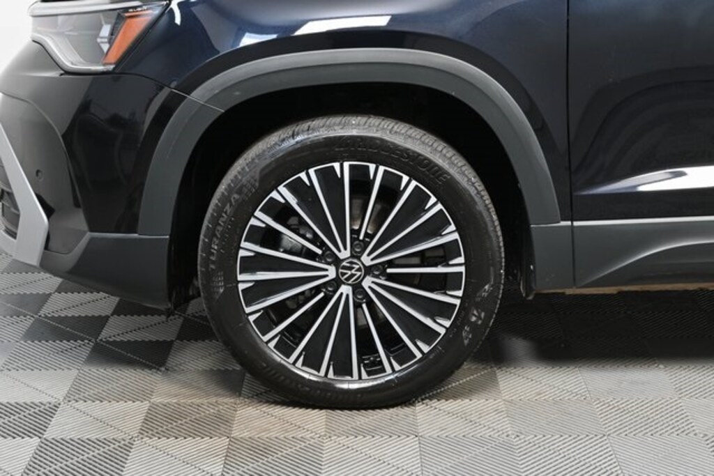 Certified 2025 Volkswagen Taos 1.5T SE SUV