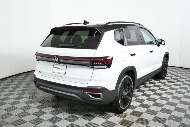 New 2027 Volkswagen Taos 1.5T SE Black SUV