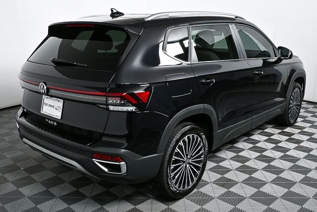 2025 Volkswagen Taos SE photo 2